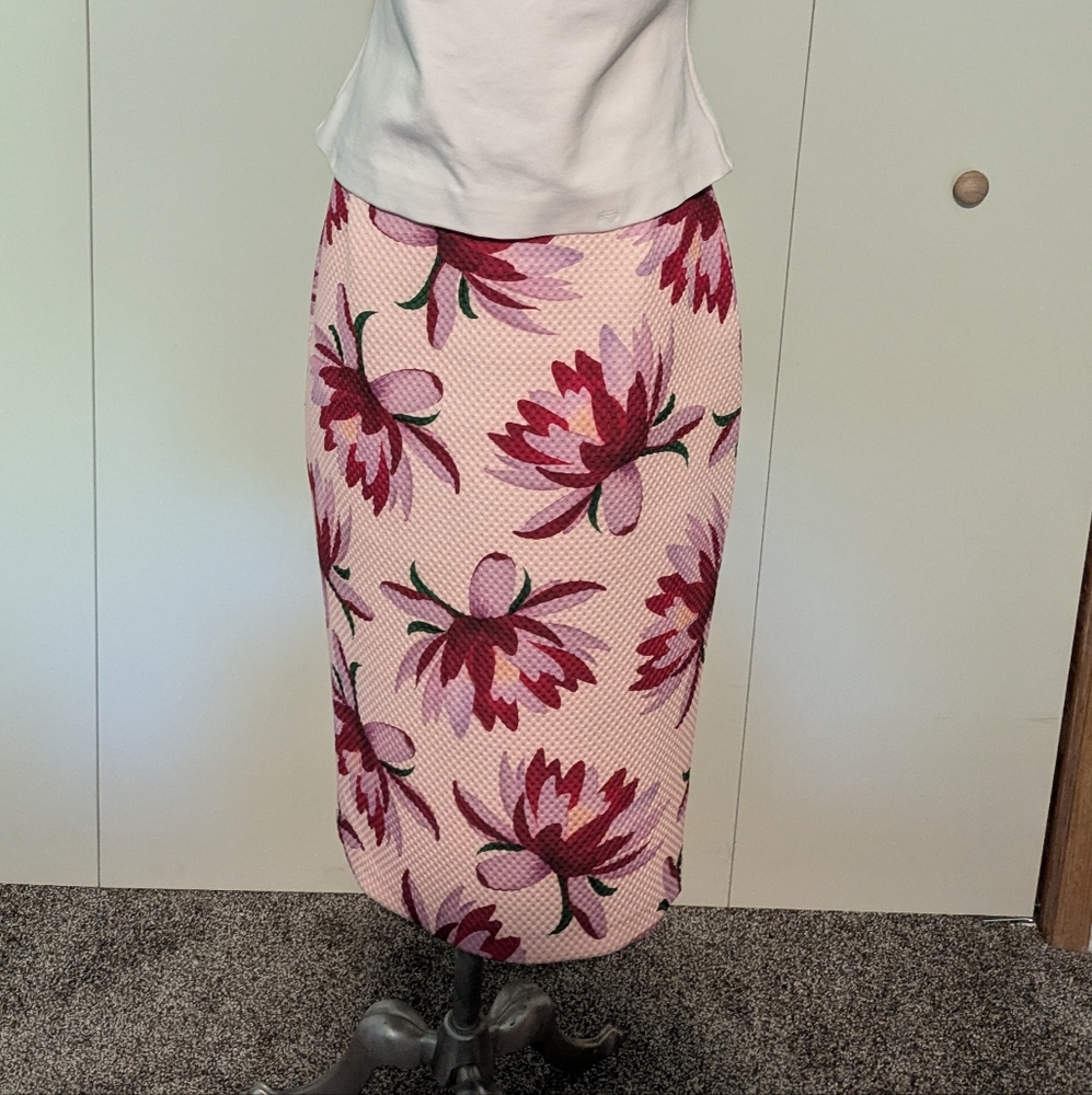 Ted Baker, floral pencil skirt, US sz 8 (Ted size 3)